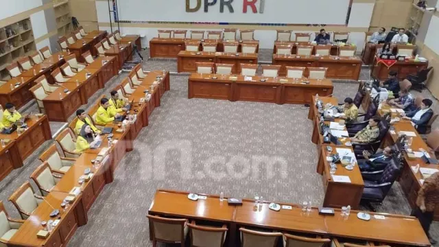 PKB Cari Penulis Ulang Sejarah Tak Ketemu, Minta Proyek Fadli Zon Ditunda - GenPI.co