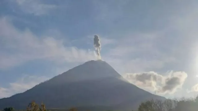 Status Gunung Ile Lewotolok Naik ke Siaga, Warga Diminta Waspada - GenPI.co