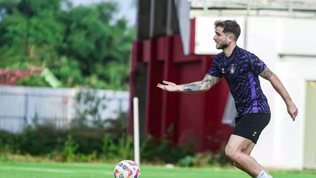 Gelandang Persik Kediri Telmo Castenheira Tak Kesulitan Adaptasi, Kini Fokus Target - GenPI.co