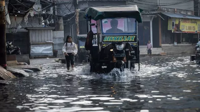 Waspada Banjir Rob dalam 2 Hari ke Depan, Jakarta Siagakan 605 Pompa - GenPI.co Waspada Banjir Rob dalam 2 Hari ke Depan, Jakarta Siagakan 605 Pompa - GenPI.co