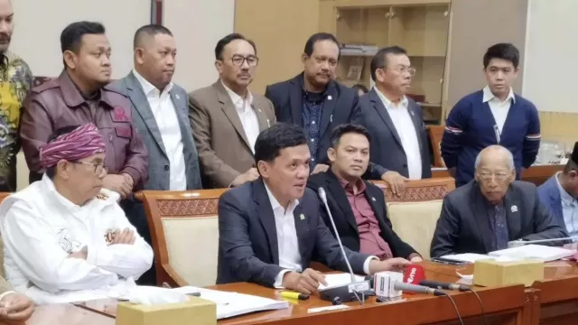 DPR RI Sebut Listyo Sigit Tak Keberatan, Peran Advokat Diperkuat di Revisi KUHAP - GenPI.co DPR RI Sebut Listyo Sigit Tak Keberatan, Peran Advokat Diperkuat di Revisi KUHAP - GenPI.co