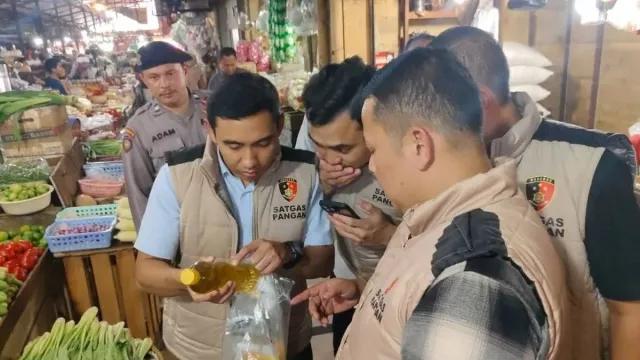 Mutu Tak Sesuai Label Tak Jelas, 4 Produsen Beras Nakal Diperiksa Polri - GenPI.co Mutu Tak Sesuai Label Tak Jelas, 4 Produsen Beras Nakal Diperiksa Polri - GenPI.co