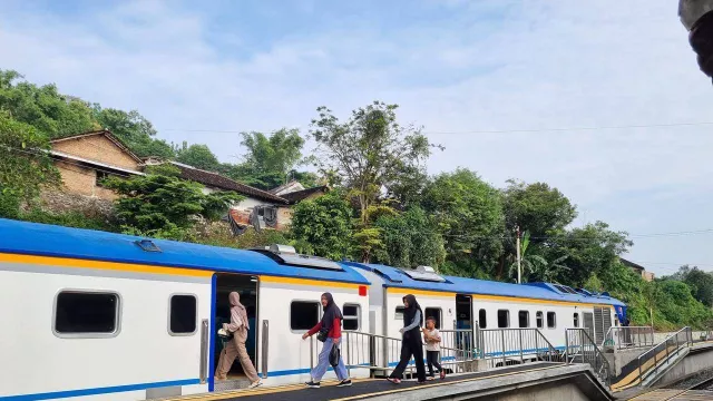 6.894 Penumpang Naik KA Lokal Daop 6 di Akhir Libur Sekolah, KA BIAS Favorit - GenPI.co 6.894 Penumpang Naik KA Lokal Daop 6 di Akhir Libur Sekolah, KA BIAS Favorit - GenPI.co