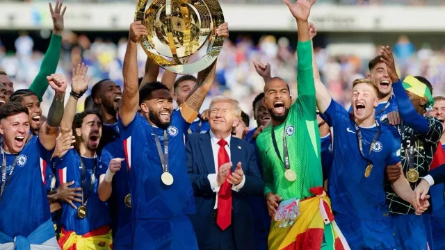 Donald Trump Ikutan Selebrasi Chelsea di Piala Dunia Antarklub 2025 - GenPI.co Donald Trump Ikutan Selebrasi Chelsea di Piala Dunia Antarklub 2025 - GenPI.co