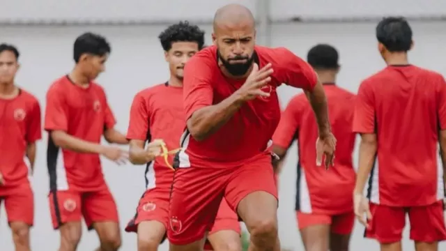 Striker Alex Tanque Berambisi Kembalikan Mahkota Juara ke PSM Makassar - GenPI.co Striker Alex Tanque Berambisi Kembalikan Mahkota Juara ke PSM Makassar - GenPI.co