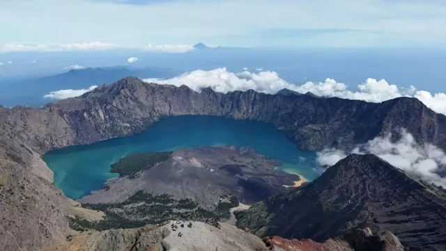 Pendaki Gunung Rinjani Harus Menginap dan Dapat Pembekalan - GenPI.co Pendaki Gunung Rinjani Harus Menginap dan Dapat Pembekalan - GenPI.co