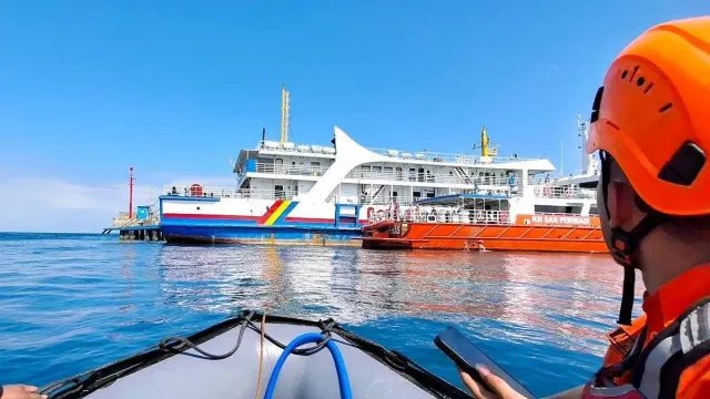 SAR Siapkan Strategi Angkat Bangkai KMP Tunu Pratama Jaya di Selat Bali - GenPI.co SAR Siapkan Strategi Angkat Bangkai KMP Tunu Pratama Jaya di Selat Bali - GenPI.co