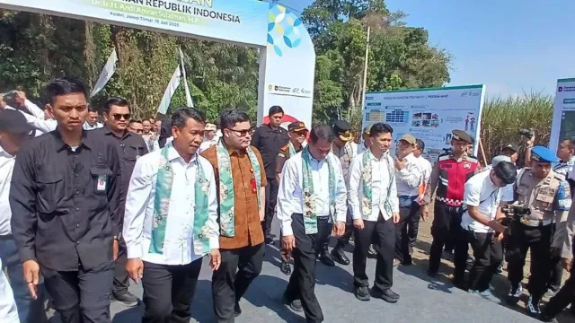 Beras Oplosan Merajalela, Mentan Gandeng Kapolri & Jaksa Agung - GenPI.co Beras Oplosan Merajalela, Mentan Gandeng Kapolri & Jaksa Agung - GenPI.co