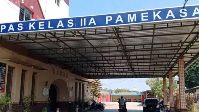 Heboh Ada Bilik Asmara di Lapas Pamekasan, Harga Sewa Rp500.000 per Jam - GenPI.co Heboh Ada Bilik Asmara di Lapas Pamekasan, Harga Sewa Rp500.000 per Jam - GenPI.co