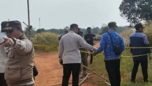 Galian Tanah Ilegal di Karawang Disegel, Langgar Perda Lingkungan - GenPI.co Galian Tanah Ilegal di Karawang Disegel, Langgar Perda Lingkungan - GenPI.co