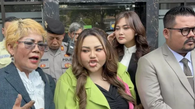Lisa Mariana Santai Hadapi Ridwan Kamil, Nggak Capek - GenPI.co Lisa Mariana Santai Hadapi Ridwan Kamil, Nggak Capek - GenPI.co