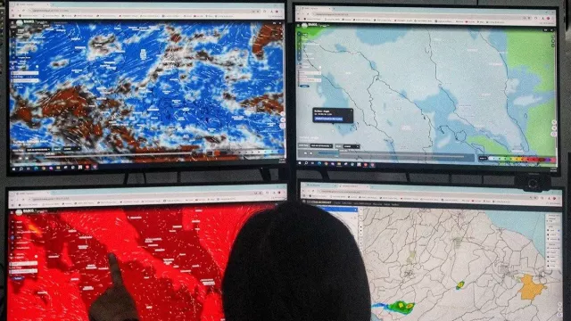 BMKG Peringatkan Cuaca Tak Menentu Hari Ini, Jakarta Diguyur Hujan - GenPI.co