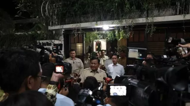 Prabowo Subianto Temui Jokowi, Cerita Alasan Sering ke Luar Negeri - GenPI.co