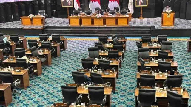 Fraksi Gerindra Usul Kartu Janda Jakarta, Disebut Ide Menarik oleh PAN - GenPI.co Fraksi Gerindra Usul Kartu Janda Jakarta, Disebut Ide Menarik oleh PAN - GenPI.co