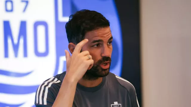 Jay Idzes Tak Dianggap Fabregas sebagai Pemain Terkuat di Sassuolo - GenPI.co