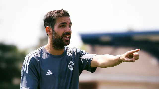 Bertahan di Como 1907, Cesc Fabregas Ingin Boyong Lionel Messi - GenPI.co Bertahan di Como 1907, Cesc Fabregas Ingin Boyong Lionel Messi - GenPI.co
