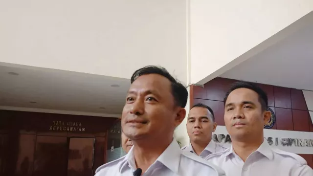 16 Napi Cipinang Dikirim ke Nusakambangan, Gunakan Ponsel untuk Open BO - GenPI.co 16 Napi Cipinang Dikirim ke Nusakambangan, Gunakan Ponsel untuk Open BO - GenPI.co