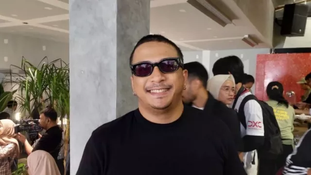 Bawakan Lagu Slank, Sal Priadi Terbebani Respons Slankers - GenPI.co