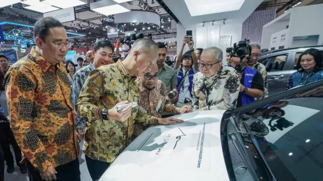 Agus Gumiwang Tandatangani STARGAZER Cartenz X, Apresiasi Produksi Lokal - GenPI.co Agus Gumiwang Tandatangani STARGAZER Cartenz X, Apresiasi Produksi Lokal - GenPI.co