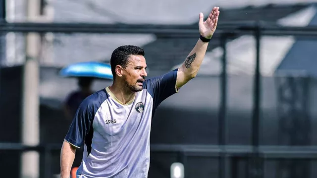 Carlos Pena Ingin Persita Tangerang Punya Mental Bertarung di Setiap Laga - GenPI.co Carlos Pena Ingin Persita Tangerang Punya Mental Bertarung di Setiap Laga - GenPI.co