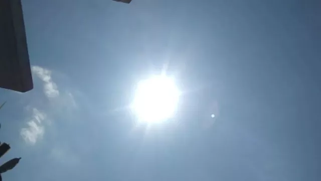  Suhu Panas Capai 36 Derajat Celsius, Waspadai Dehidrasi - GenPI.co