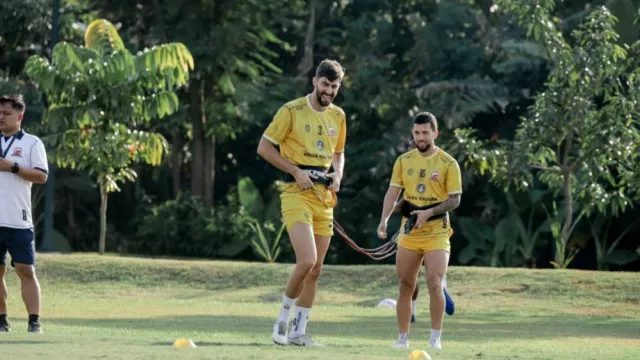 Alfredo Vera Minta Tambahan Bek Asing, Madura United Segera Bertindak - GenPI.co Alfredo Vera Minta Tambahan Bek Asing, Madura United Segera Bertindak - GenPI.co
