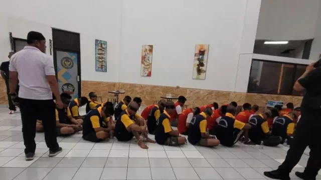 Tekan Narkoba dan Gangguan Keamanan, 37 Napi Jatim Dipindah ke Nusakambangan - GenPI.co