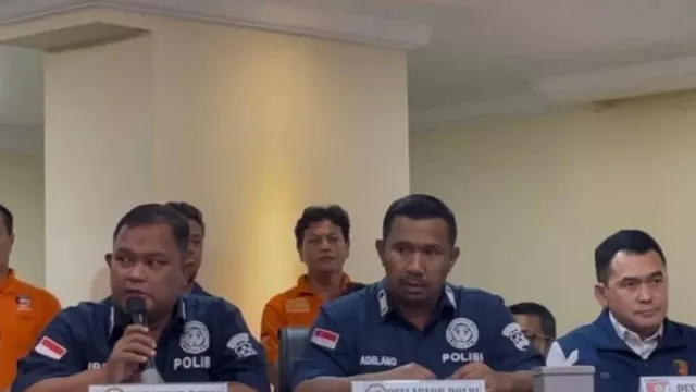 Tak Ada Jejak DNA atau Sidik Jari Lain di Kamar Arya Daru, Lakban Dibeli Bareng Istri - GenPI.co Tak Ada Jejak DNA atau Sidik Jari Lain di Kamar Arya Daru, Lakban Dibeli Bareng Istri - GenPI.co