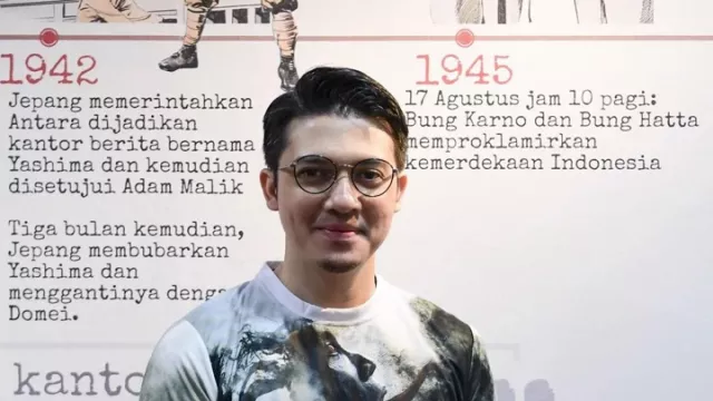 Patah Tulang, Irwansyah Ogah Pakai Kursi Roda - GenPI.co Patah Tulang, Irwansyah Ogah Pakai Kursi Roda - GenPI.co