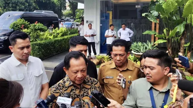 Tito Karnavian Pastikan Kepala Daerah Dipilih DPRD Tak Dilarang di UUD 45 - GenPI.co