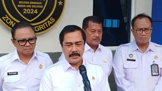 Paspor Riza Chalid Dicabut, Pemerintah Minta Bantuan Malaysia - GenPI.co Paspor Riza Chalid Dicabut, Pemerintah Minta Bantuan Malaysia - GenPI.co