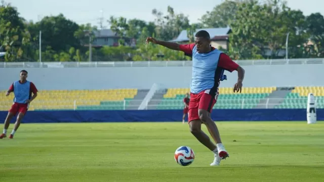 Lapangan Kalegowa Butuh Istirahat, PSM Pindah Latihan ke Stadion BJ Habibie - GenPI.co Lapangan Kalegowa Butuh Istirahat, PSM Pindah Latihan ke Stadion BJ Habibie - GenPI.co