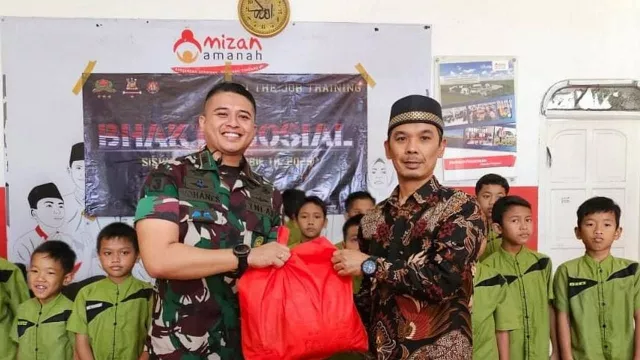 Siswa Diklapaif Gelar Bhakti Sosial, Kapten Inf Yohanes Rahawarin: TNI untuk Rakyat - GenPI.co Siswa Diklapaif Gelar Bhakti Sosial, Kapten Inf Yohanes Rahawarin: TNI untuk Rakyat - GenPI.co