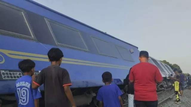KA Argo Bromo Anggrek Anjlok, KAI Ubah Pola Operasi - GenPI.co KA Argo Bromo Anggrek Anjlok, KAI Ubah Pola Operasi - GenPI.co