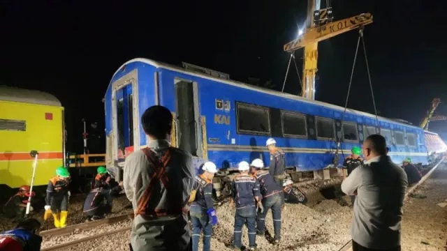 DJAK Investigasi Anjloknya KA Argo Bromo Anggrek, Pastikan Tak Ada Korban - GenPI.co DJAK Investigasi Anjloknya KA Argo Bromo Anggrek, Pastikan Tak Ada Korban - GenPI.co