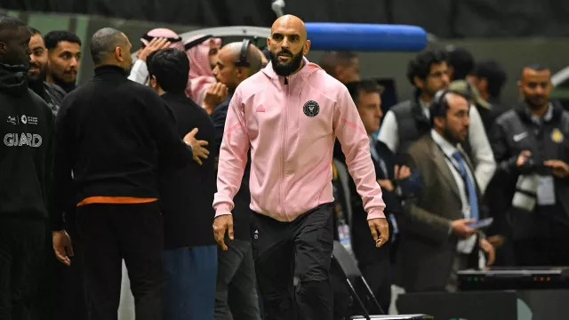 Dorong Pemain Atlas, Bodyguard Lionel Messi Kena Sanksi - GenPI.co Dorong Pemain Atlas, Bodyguard Lionel Messi Kena Sanksi - GenPI.co
