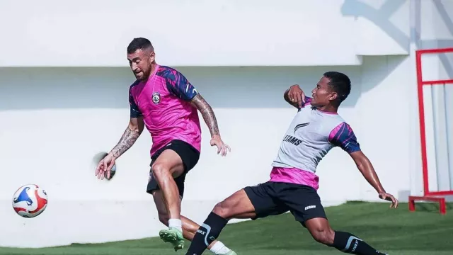 Arema FC Fokus Perbaiki Mentalitas Pemain Sebelum Super League Bergulir - GenPI.co
