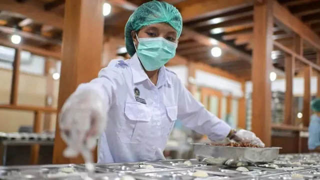 Ratusan Siswa di Kupang Keracunan MBG, Tim SPPG Disebut Sempat Lelah - GenPI.co Ratusan Siswa di Kupang Keracunan MBG, Tim SPPG Disebut Sempat Lelah - GenPI.co