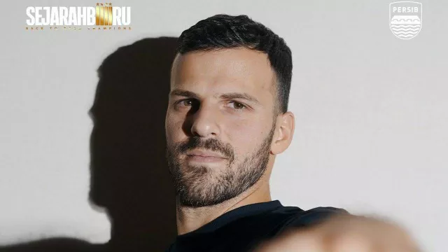 Bek Baru Persib Bandung Terpukau dengan Super League 2025/26 - GenPI.co Bek Baru Persib Bandung Terpukau dengan Super League 2025/26 - GenPI.co