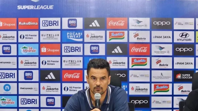 Carlos Pena Puji Stadion Bagus, Tapi Rumput JIS Buruk - GenPI.co