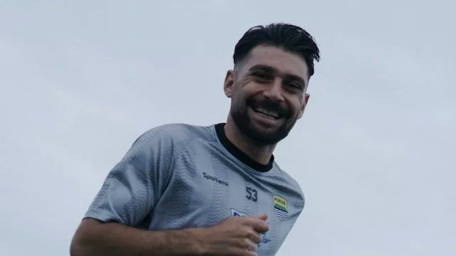 Frans Putros Ketagihan Main di Depan Bobotoh Jelang Liga Champions Asia 2 - GenPI.co
