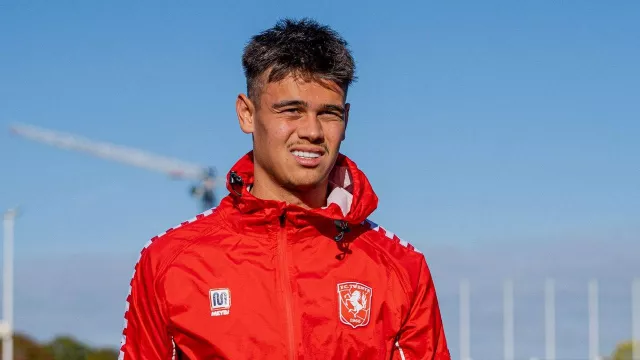 Direktur Teknik FC Twente Bantah Rumor Mees Hilgers Diincar Crystal Palace - GenPI.co