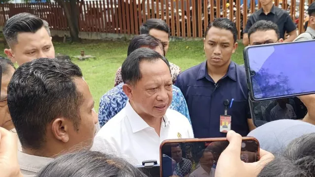  Pertimbangkan Ekonomi Masyarakat - GenPI.co