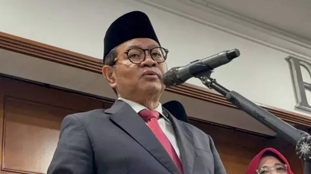 Pramono Anung Harap Prabowo Segera Terbitkan Perpres soal Sekolah Swasta Gratis - GenPI.co