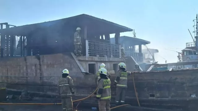5 Kapal Nelayan Terbakar di Jakarta Utara, Api Padam Setelah 3 Jam - GenPI.co