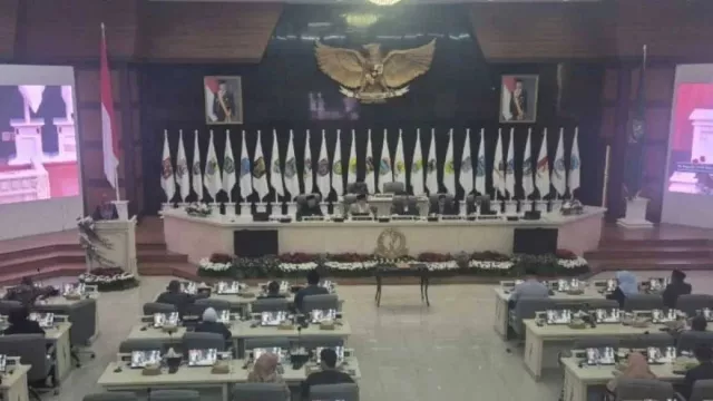 Fraksi PDIP DPRD Jawa Barat Boikot APBD Perubahan 2025 - GenPI.co