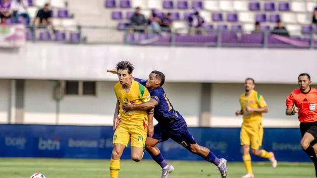 Raih 3 Poin Tandang, Lini Pertahanan Persebaya Surabaya Dipuji Eduardo Perez - GenPI.co