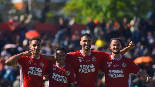 Semen Padang Tunjukkan Taji, Fisik Pemain Dipuji Eduardo Almeida - GenPI.co