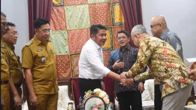 Gubernur Herman Deru Tegaskan Dukungan Penuh untuk PT Semen Baturaja Sebagai Mitra Strategis Pembangunan - GenPI.co