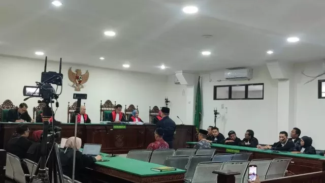 Mantan Gubernur Bengkulu Dipenjara 10 Tahun Bayar Rp39,6 Miliar dan Denda Rp700 Juta - GenPI.co Mantan Gubernur Bengkulu Dipenjara 10 Tahun Bayar Rp39,6 Miliar dan Denda Rp700 Juta - GenPI.co